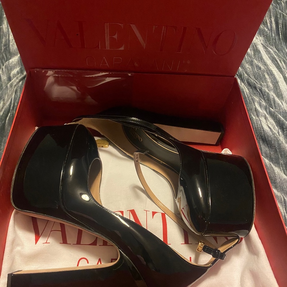 VALENTINO GARAVANI TAN-GO PLATFORM PUMP IN PATENT LEATHER 155 MM